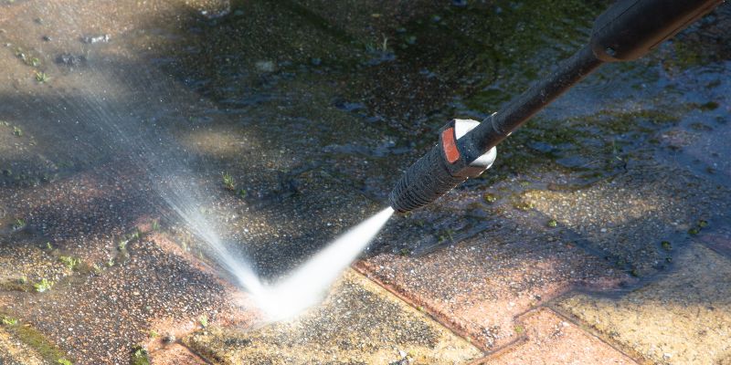 Quais cuidados devem ser tomados com a lavadora de alta pressão?